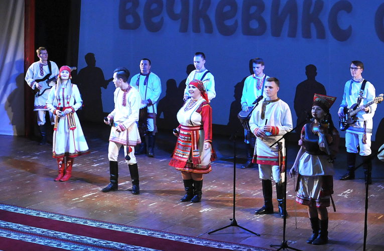 «Торама» спела для фигуристов со всей России