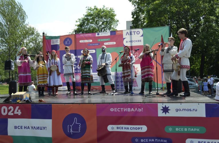 Ансамбль «Торама» выступил на самом масштабном в мире летнем фестивале «Лето в Москве. Все на улицу!»