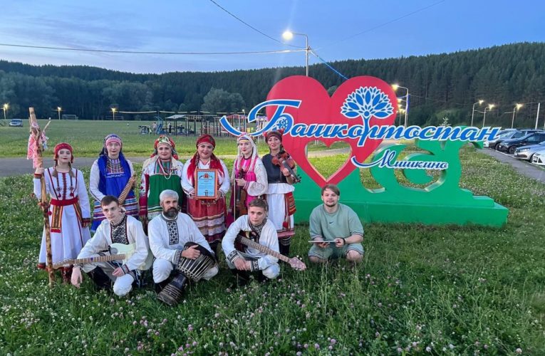 6 июля, в Мишкинском районе Республики Башкортостан прошёл II Межрегиональный OPEN-AIR фестиваль музыкального творчества финно-угорских народов «Мотивы финно-угрии».